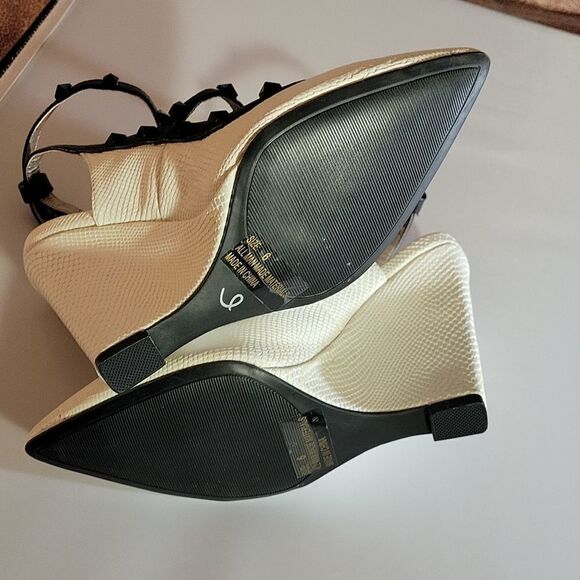 BRAND NEW QUPID POINTED TOE 'ROCKTUD" CAGET LEATHER PUMP WEDGE SHOE - Picture 10 of 16